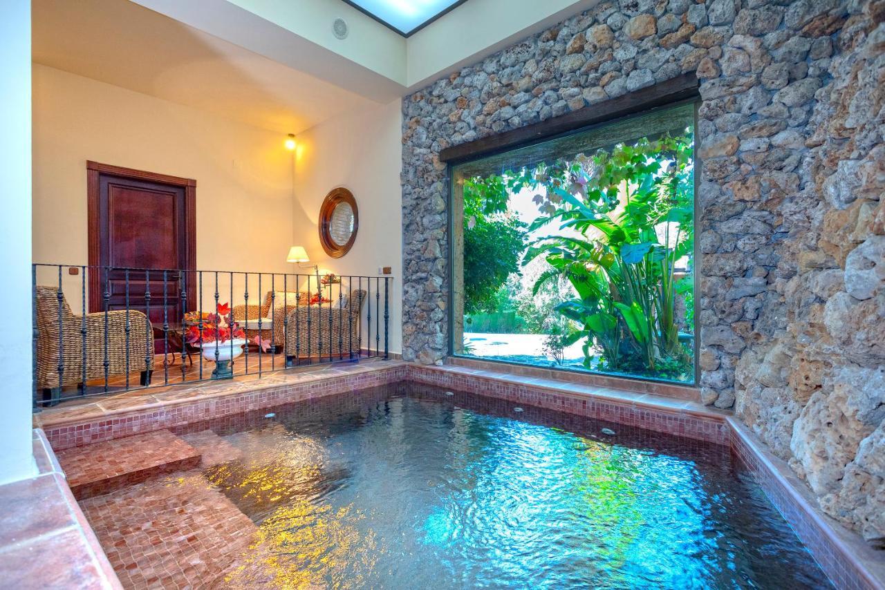 Alcaucín Casa Flores Con Piscina Interior Climatizada מראה חיצוני תמונה
