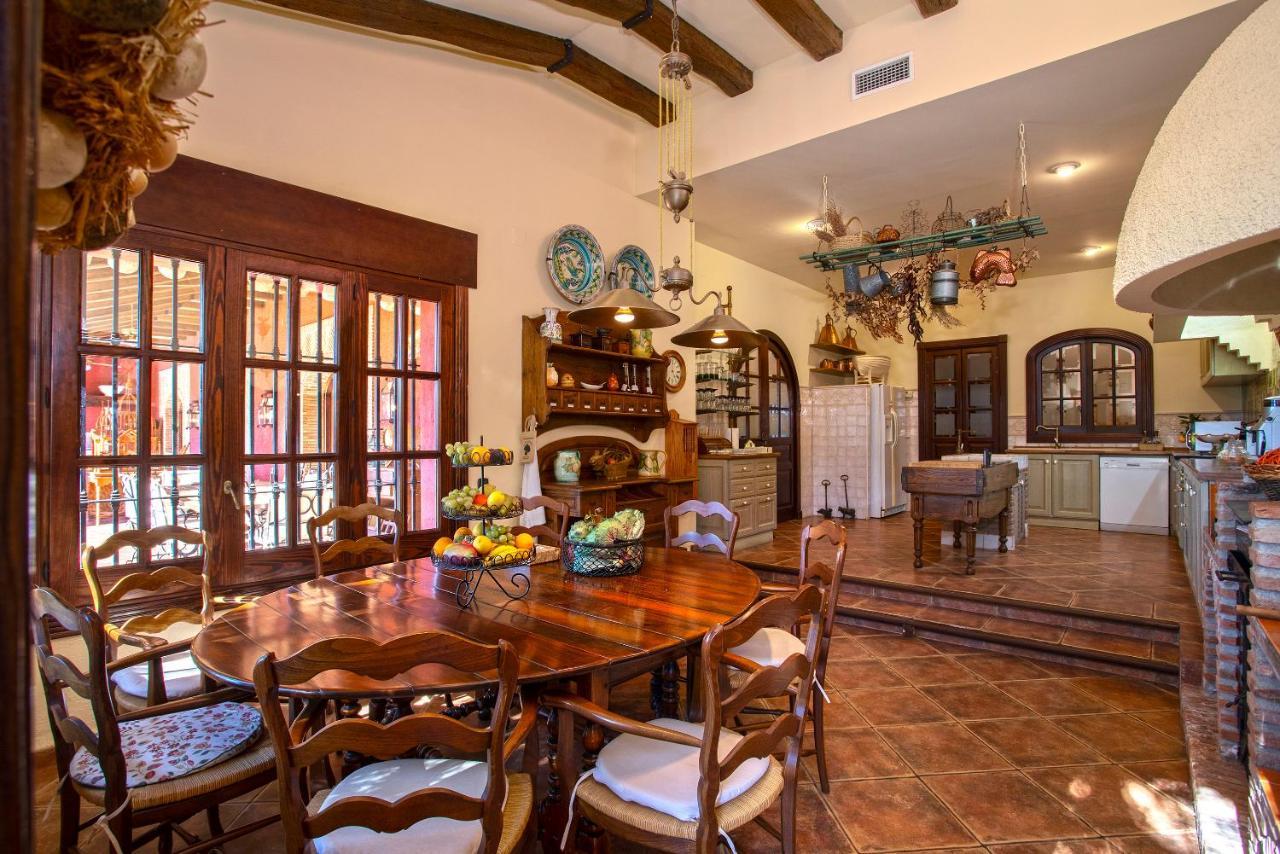 Alcaucín Casa Flores Con Piscina Interior Climatizada מראה חיצוני תמונה