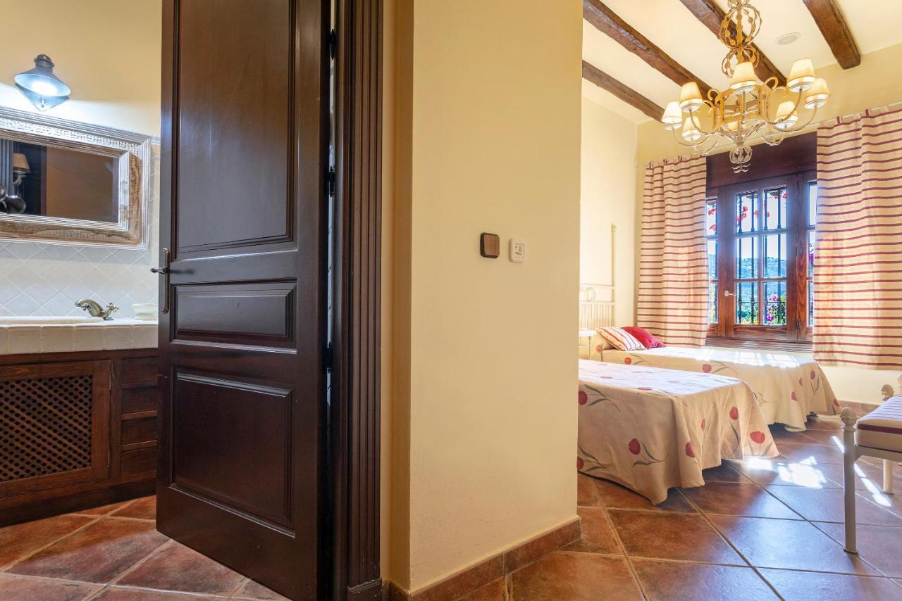 Alcaucín Casa Flores Con Piscina Interior Climatizada מראה חיצוני תמונה